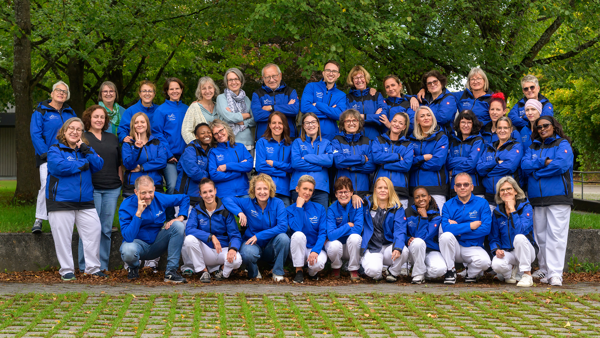 Gruppenbild im Denkmal
